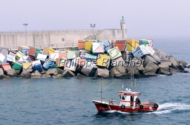 espagne asturies 15.JPG - Jetée du Port de pêche de LlanesAsturies, Espagne